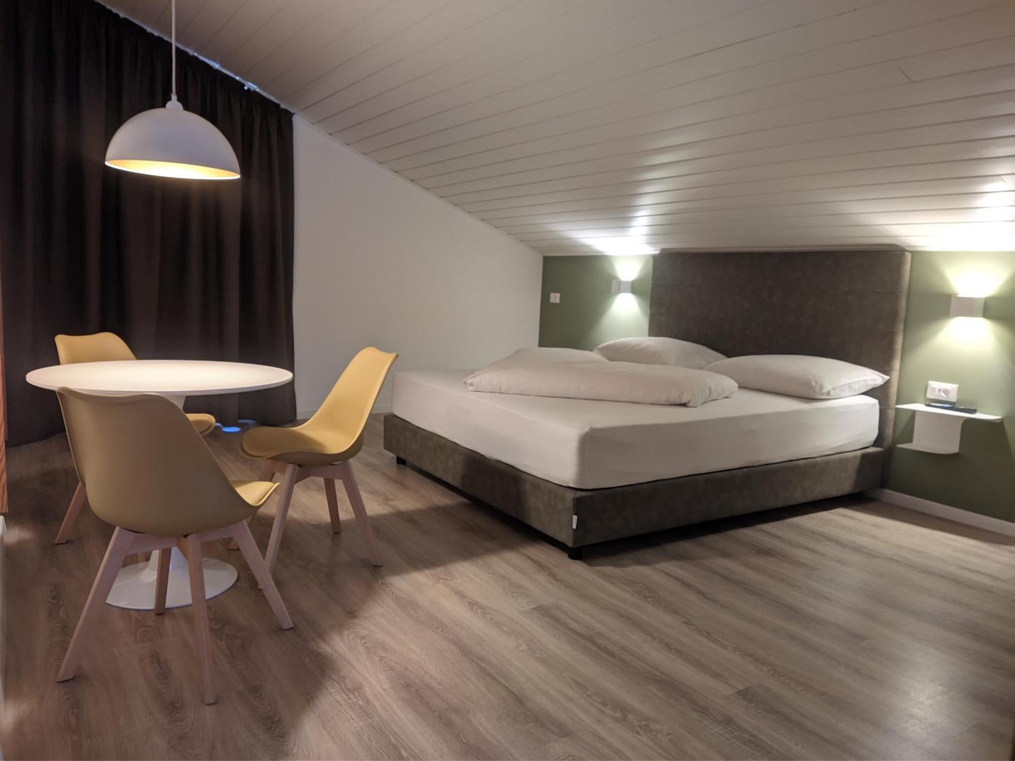 Garni Saltneregg Hotel Caldaro Ngoại thất bức ảnh