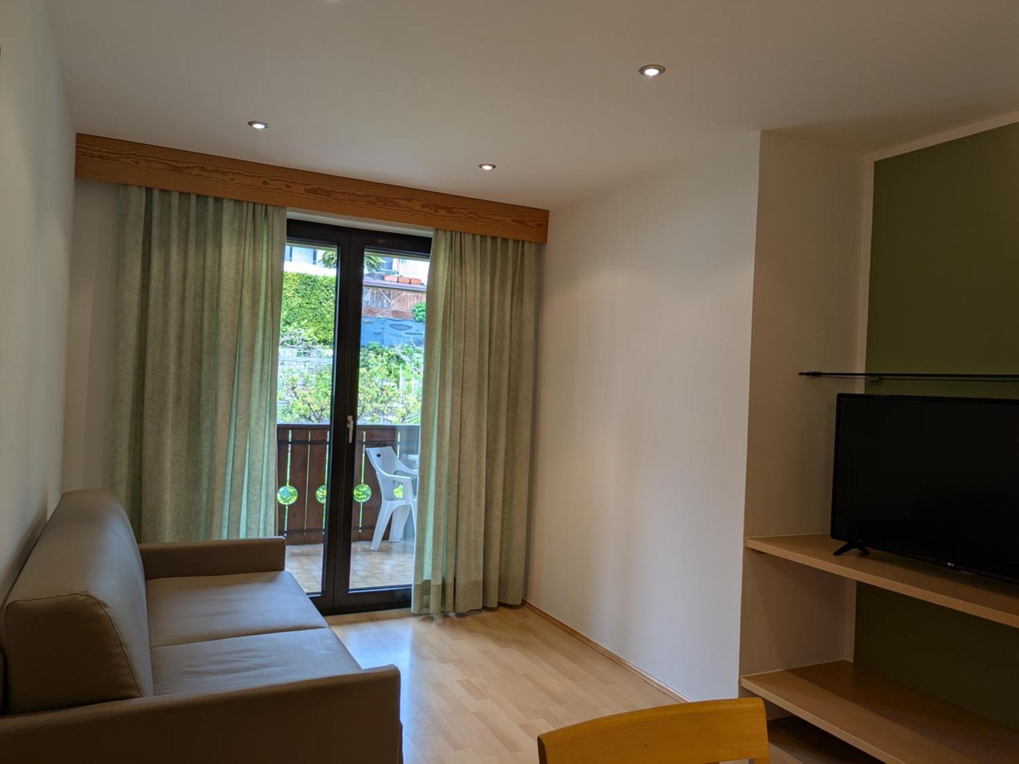 Garni Saltneregg Hotel Caldaro Ngoại thất bức ảnh